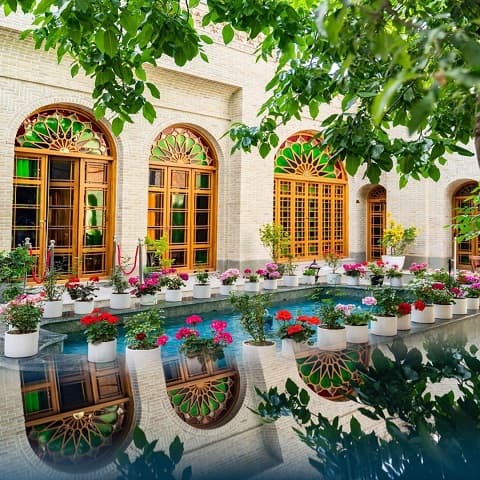 حیاط بوتیک هتل زنجان